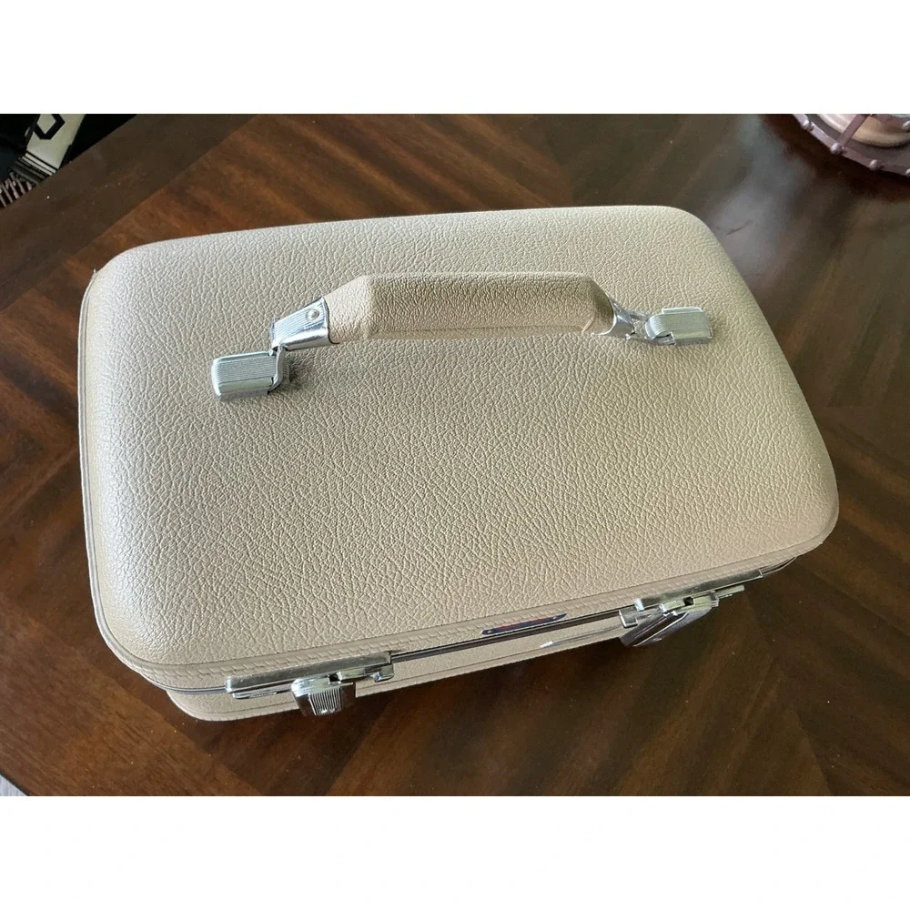 American Tourister Vintage Train Case Tri-Taper Tan Hard Shell Makeup Bag No Key